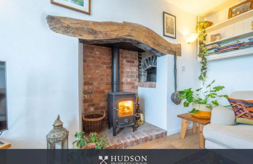 Modern Snitton Cottage & Gardens - Photo 20