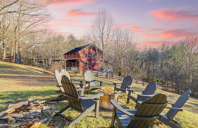 Red Cedar by Avantstay Cabin w/ Hot Tub + Views! - Foto 1