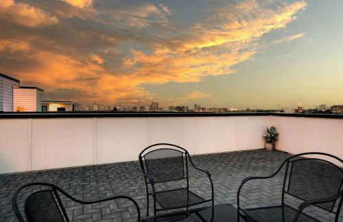 Home with Rooftop Deck & Garage, 2 miles to Downtown Broadway - Foto 40