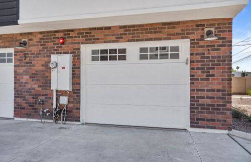 Stylish Phoenix Suite by Zenia Stays - Central & Cozy Escape - Foto 48