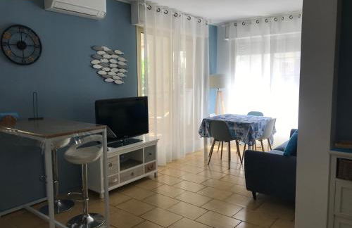 Blue Shades - Photo 2