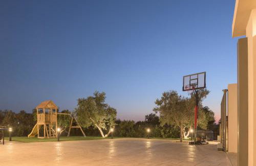 CaMa Villa, Pool, Landmark Views & Iconic Design, By ThinkVilla - Foto 33