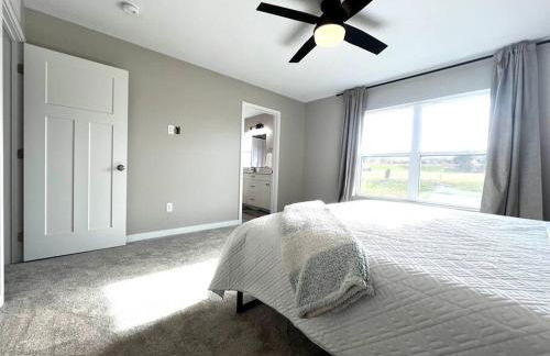 Central Cedar Falls Townhome - King Beds! - Foto 6