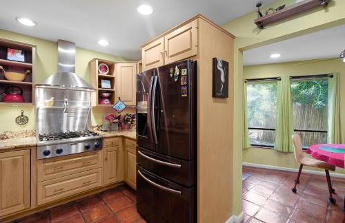 Beach Paradise Getaway - 200ft from Beach! - Foto 31