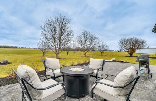 Auburn Finger Lakes Farmhouse with Open Views! - Foto 1