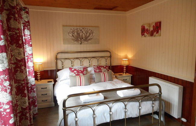 Bluebell Lodge 5 with Hot Tub - Photo 2