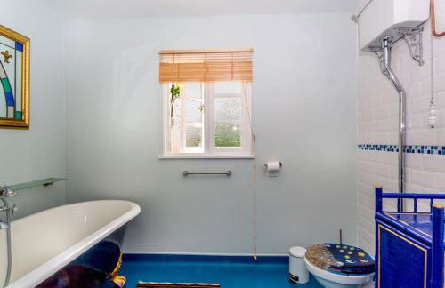 Off grid chalet . HOT TUB & SAUNA. Kid friendly. - Photo 13