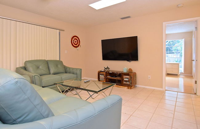 Crescent Street by VTrips - Photo 13