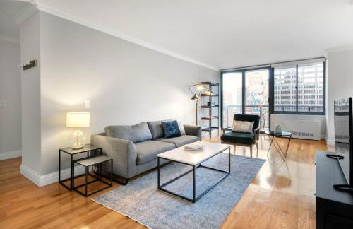 Midtown 2BR w Pool Gym Roof nr Subway NYC-385 - Foto 2