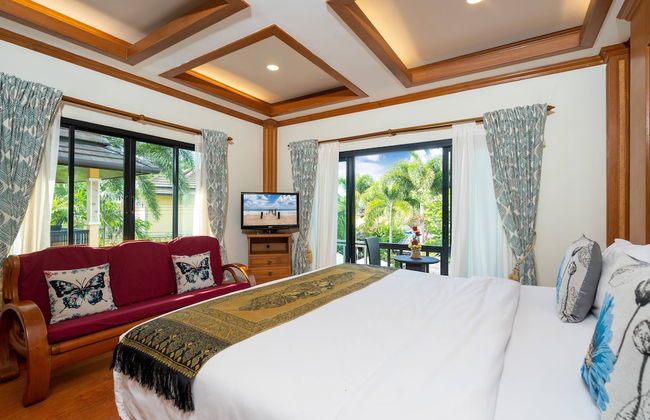 Bright Luxury Villa W Garden Pool & Sauna - Photo 3