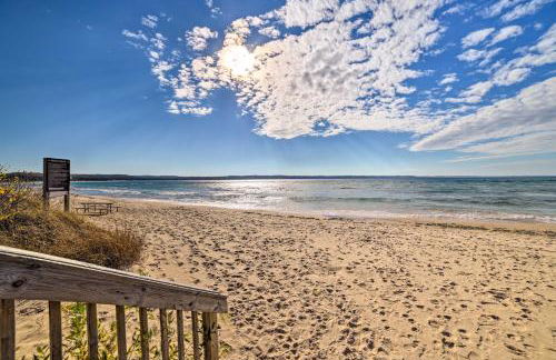 Harbor Springs Condo with Fireplace Near Skiing! - Foto 40