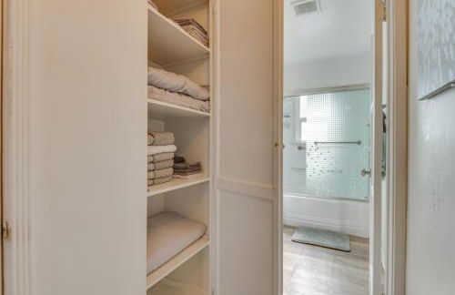 Van Nuys Abode with Patio, 7 Mi to Universal Studios - Foto 17