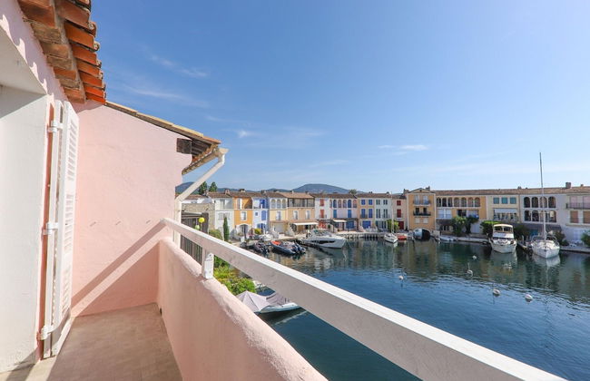 Superb Vacation Home With Pontoon - Photo 33