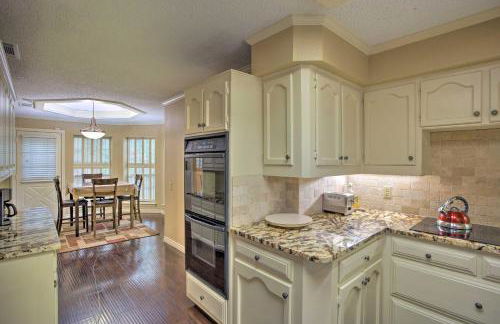 Unwind Fireside and Play Pool! Idyllic McKinney Home - Foto 11