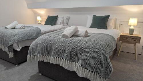 Large 4 Bed Hse, Sleeps 7, 3 BTH, Drive PRKG-4 Cars, M4-A329, Shinfield Studios, 10mins, Reading, Ascot & Legoland 20mins, Film Crew, Contractor & Family Friendly - Foto 3