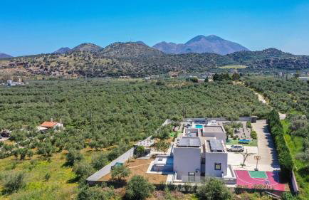 Nostra Terra Villa, 2-acre Secluded Nature Escape with Heated Pool, By ThinkVilla - Photo 13
