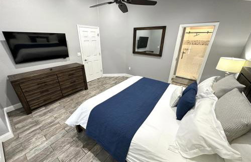 Luxury Retreat with 2 Master Suites Pool & Hot Tub BBQ Pool Table 2 Miles Disney - Foto 13