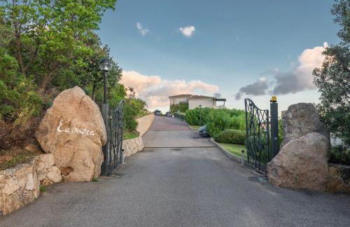 ISA-Residence with swimming-pool just 4 km from Baja Sardinia, apartments with outdoor private space and air conditioning - Foto 2