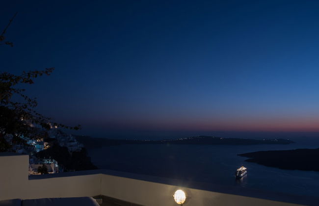 Karpimo Horizon - Caldera View with private hot tub - Photo 23