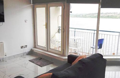 penthouse on the river foyle. foyleview apartments - Foto 8
