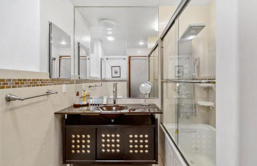 Quiet Home with Spectacular Scenic Mountain Views near Universal Studios Hollywood - Photo 16