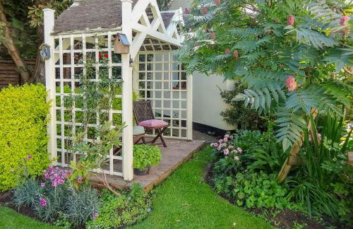 Brook Lodge Country Cottage - Photo 9