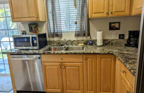 5 Minutes to South Bay Beaches! Private 2 bedroom 2 bath 2 level home with patio Excellent value! - Foto 14