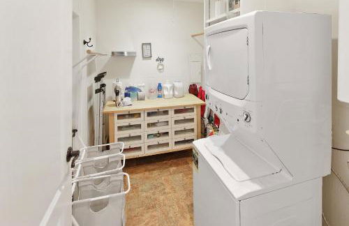 Adorable Southside ATM Cottage with Bikes, Pets OK - Photo 23