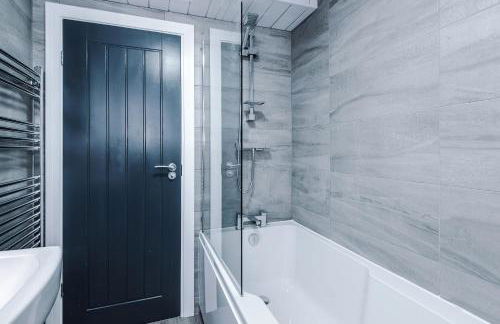 3BR Elegant House in Leeds Sleeps 6 Parking - Foto 38