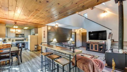 2 Mi to Mi-Wuk Village Cabin with Large Deck - Foto 4