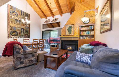 2BR Townhome Walk to Beach or Trails - Foto 1