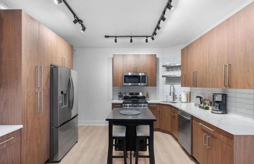 PFR Suites - Highland, 3BR 2BA Shadyside Condo, ADA, 2 Decks and Off-Street Parking - Foto 6