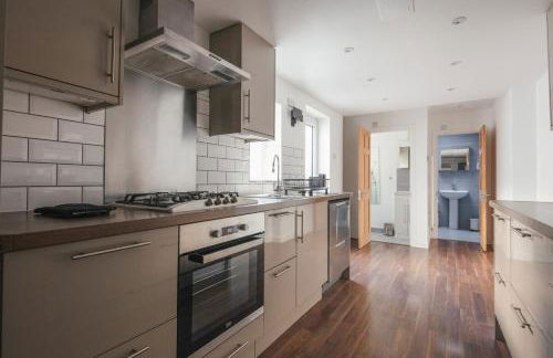 Spacious 3 Bedroom Home with PS5 and Pool Table Near O2 Arena Canary Wharf and Elizabeth Line to Central London - Foto 48