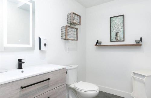 38-Acres of Luxury: 9BR, Indoor Pool, Gym, Near ND - Foto 42