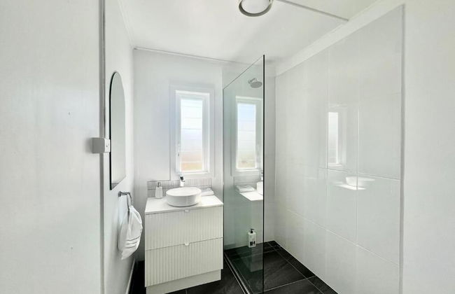 Townsville Suites - Photo 16