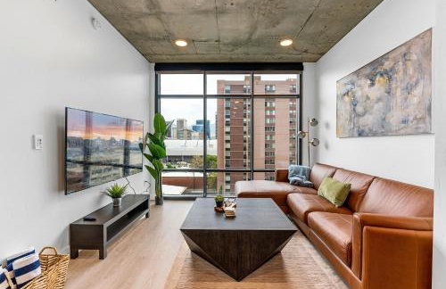 Exceptional 1BD BA-PoolHotTubGymParking- Downtown! - Foto 1