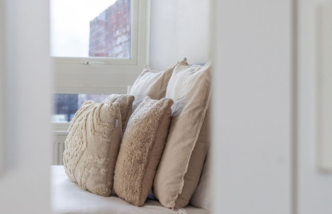 High-End 2 Bed Flat near Westfield London - Photo 10