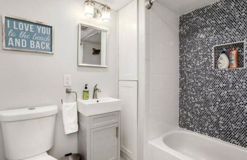 Lakefront Luxury with Private Beach, Sleeps 14 - Foto 21