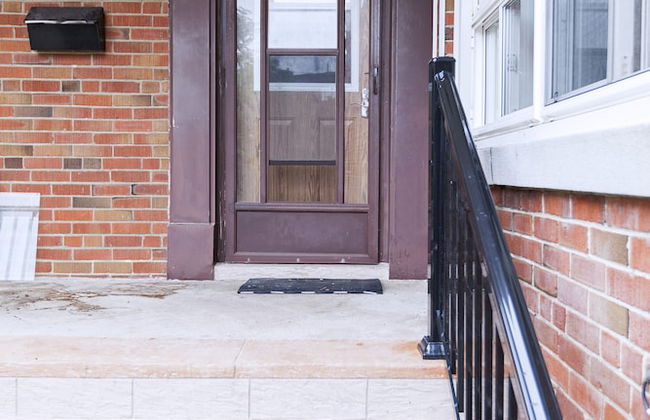 Spacious Apartment in Forest Hill (Free Parking) - Photo 13