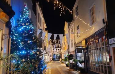 Sunnydaze-detached chalet with 2 bedrooms and 2 bathrooms and private parking outside door - Foto 34