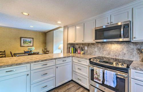 Single-Story Fairfield Bay Condo with Deck! - Foto 14