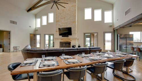 Game Room, Fireplaces, On-Site Lake! Kaufman Home - Foto 5