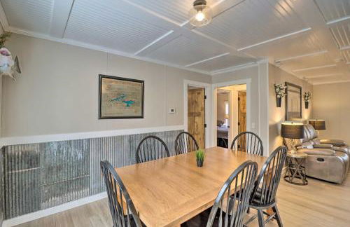 Lakefront Greers Ferry Cabin with Covered Boat Slip! - Foto 8