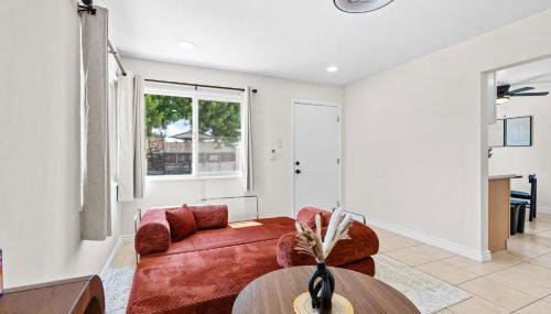 20 percent OFF Fully Furnished 2BR in Prime Tustin - Foto 4