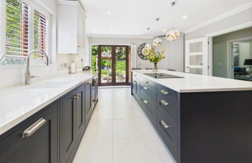 3 beds Luxury Family Home with Self-Check in & Direct Train to London - Foto 21