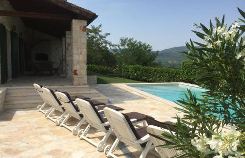 Spacious villa with 10x5m pool, aircon. Rural retreat, stunning views. - Foto 7