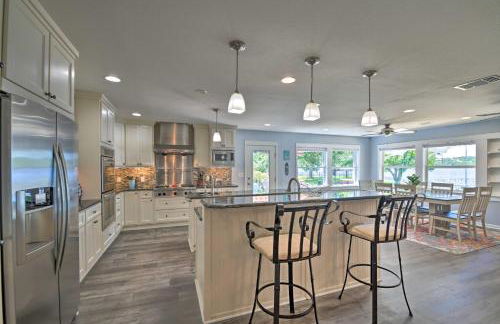 Spacious Granbury Home with Lakefront Outdoor Oasis! - Foto 9