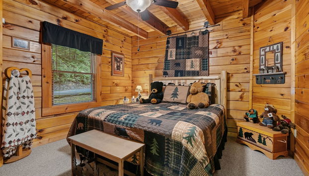 Forest Fling 2 Bedroom Cabin by RedAwning - Foto 2, Habitación