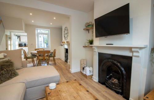 Stylish and Modern Town Centre End-of Terrace Home - Foto 5