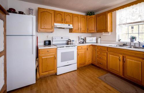 Lakefront Cottage - Spacious House with Private Dock - Foto 12